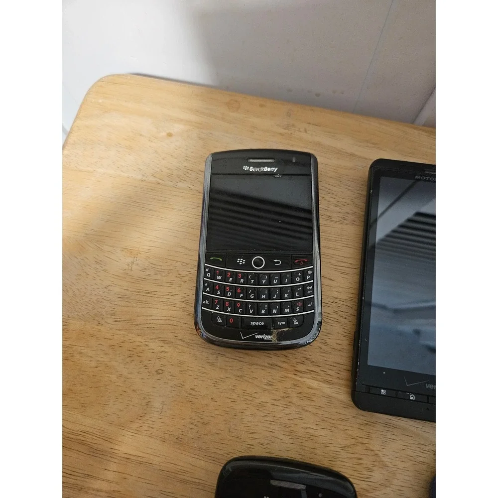 Vintage Cell Phone Lot 5pc BlackBerry Motorola Samsung Droid Curve Flip As-Is